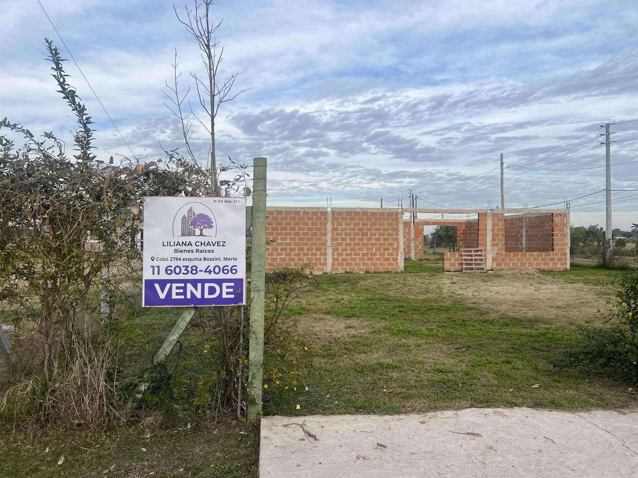Lote con mejoras ubicado en Mariano Acosta Merlo  5