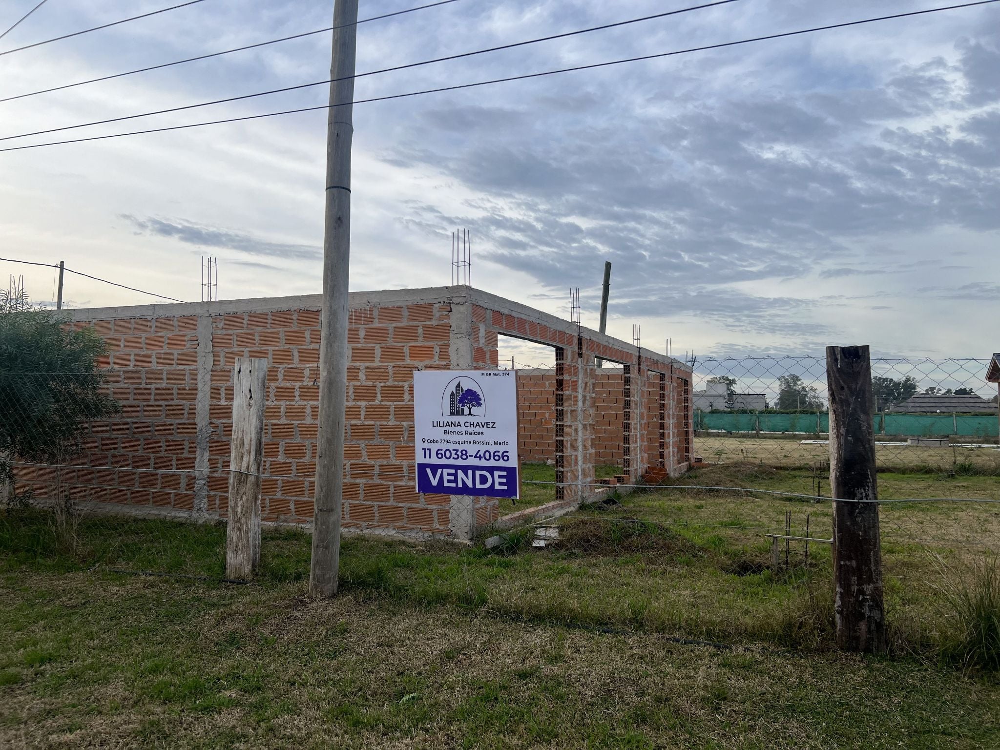 Lote con mejoras ubicado en Mariano Acosta Merlo  2
