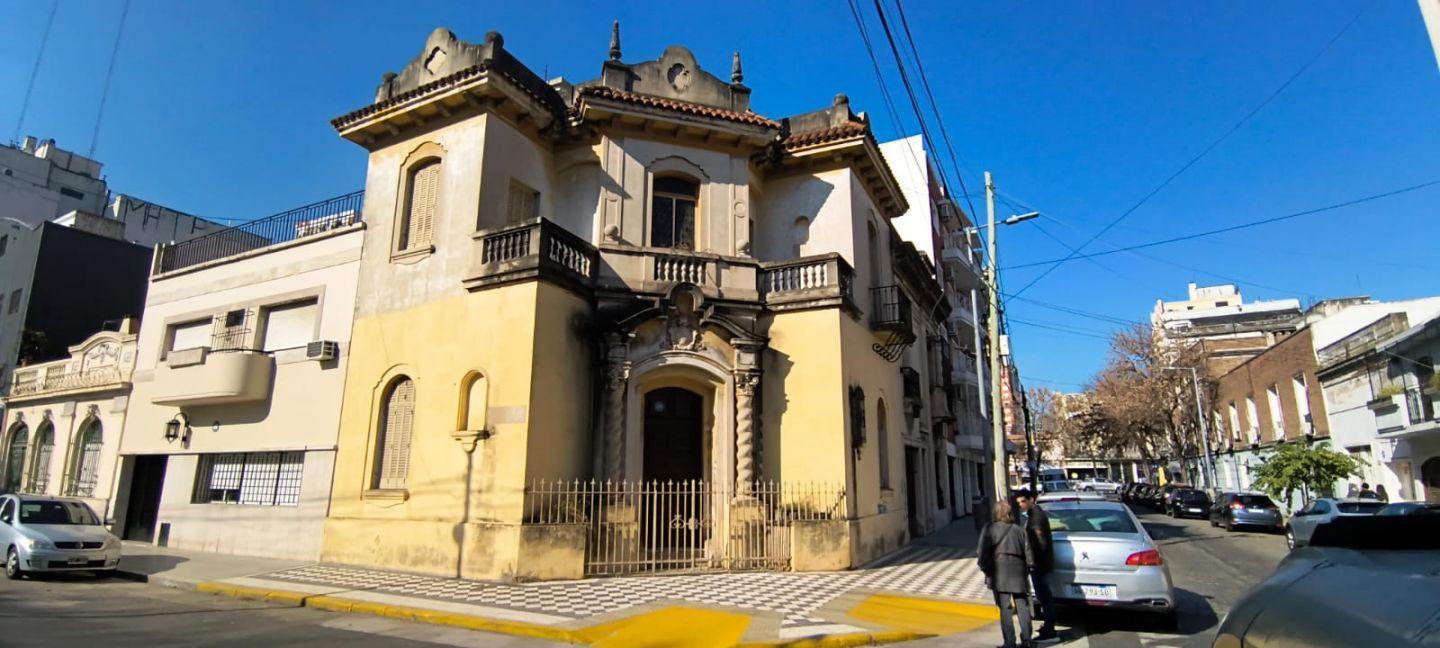 VENTA CASA 5 AMBIENTES + PATIO + 2 BALCONES + TERRAZA VELEZ SARSFIELD