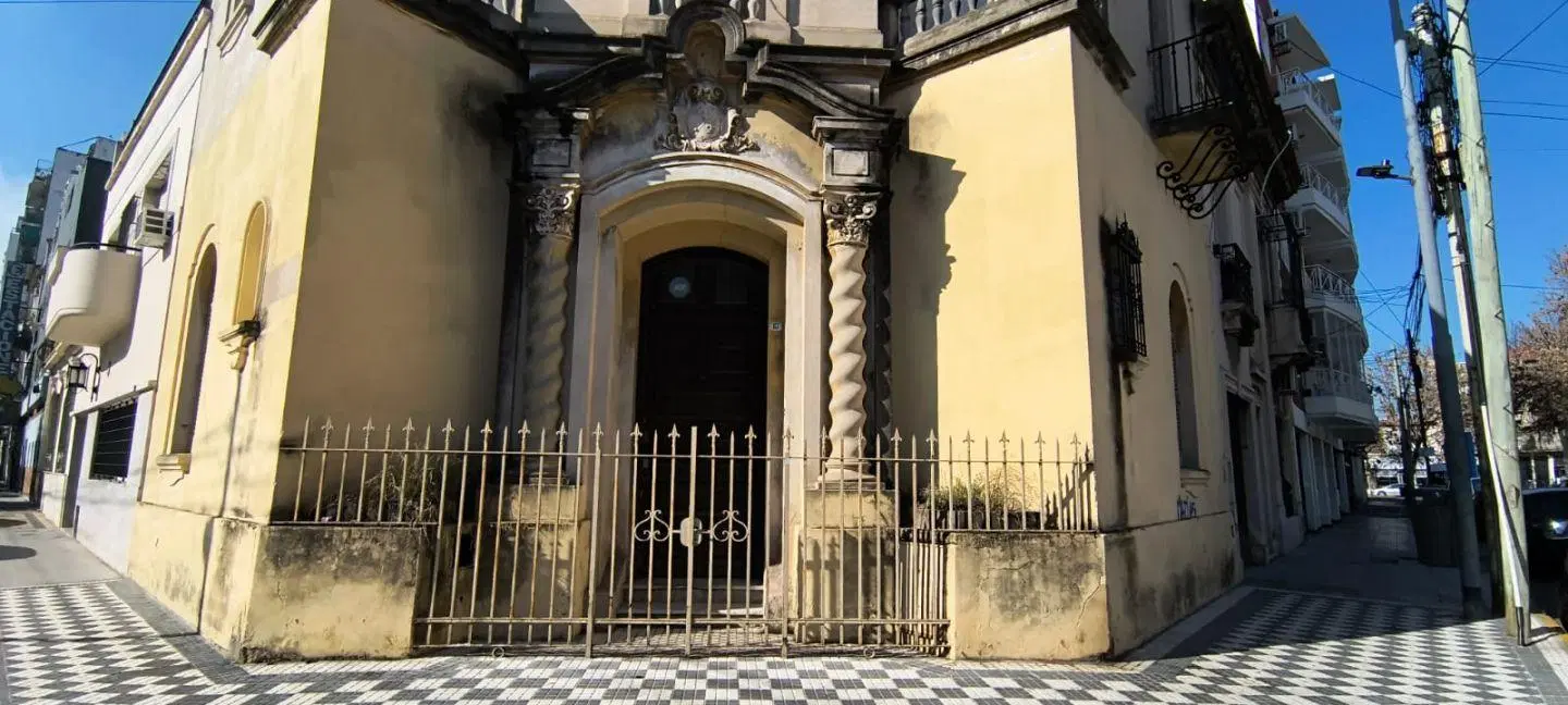 VENTA CASA 5 AMBIENTES + PATIO + 2 BALCONES + TERRAZA VELEZ SARSFIELD 5