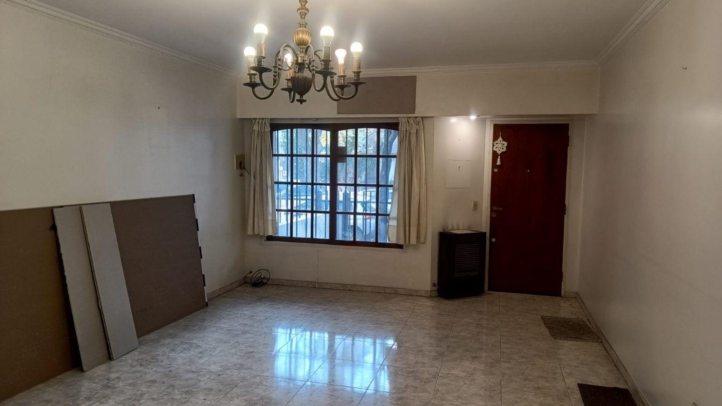 VENTA DUPLEX 4 AMBIENTES + PATIO + ENTRADA PARA AUTO VELEZ SARSFIELD CABA