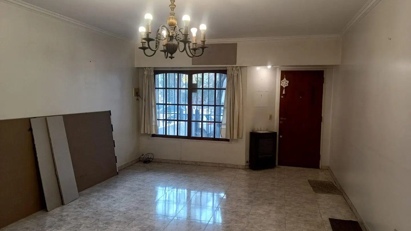 VENTA DUPLEX 4 AMBIENTES + PATIO + ENTRADA PARA AUTO VELEZ SARSFIELD CABA 1