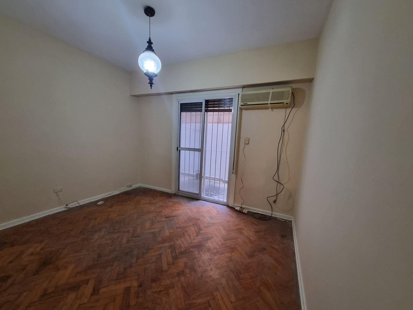 Foto de VENTA DEPARTAMENTO 3 AMBIENTES + PATIO FLORESTA, imagen 3