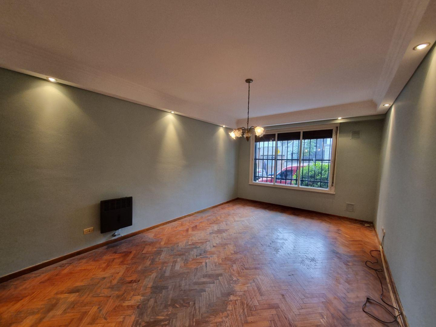 Foto de VENTA DEPARTAMENTO 3 AMBIENTES + PATIO FLORESTA, imagen 1