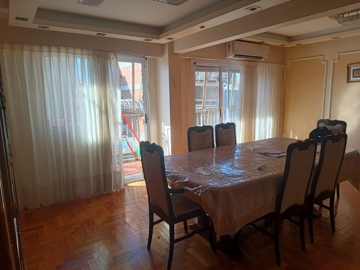 Foto de VENTA DTO 4 AMB + 2 BALCONES FLORES, imagen 3
