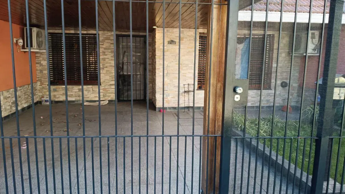 Casa De 3 Ambientes Exc/ubi Con Garaje 2