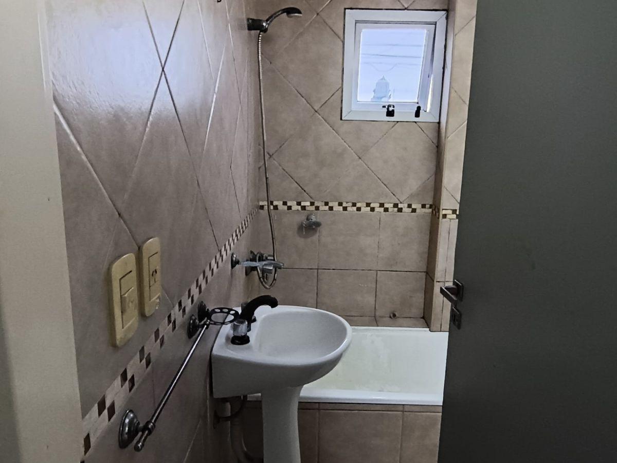 Foto de Departamento 2 Amb. Al Frente Primer Piso, Muy Amplio, imagen 4