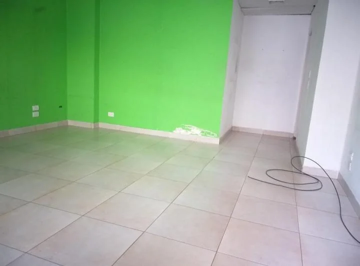 Local en Floresta  Apto Todo Destino con Persiana Metálica 5