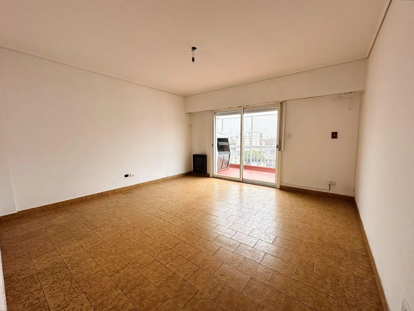 PISO 3 AMB. AL FRENTE CON BALCON TERRAZA + COCHERA + BAULERA Villa del Parque 3