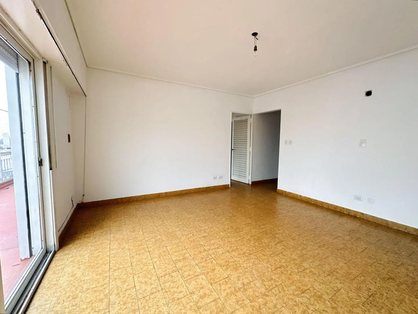 PISO 3 AMB. AL FRENTE CON BALCON TERRAZA + COCHERA + BAULERA Villa del Parque 2