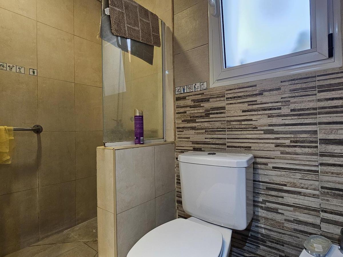 Venta - Casa de Cuatro Ambientes con Doble Patio y Departamento - Bs As 2782 3
