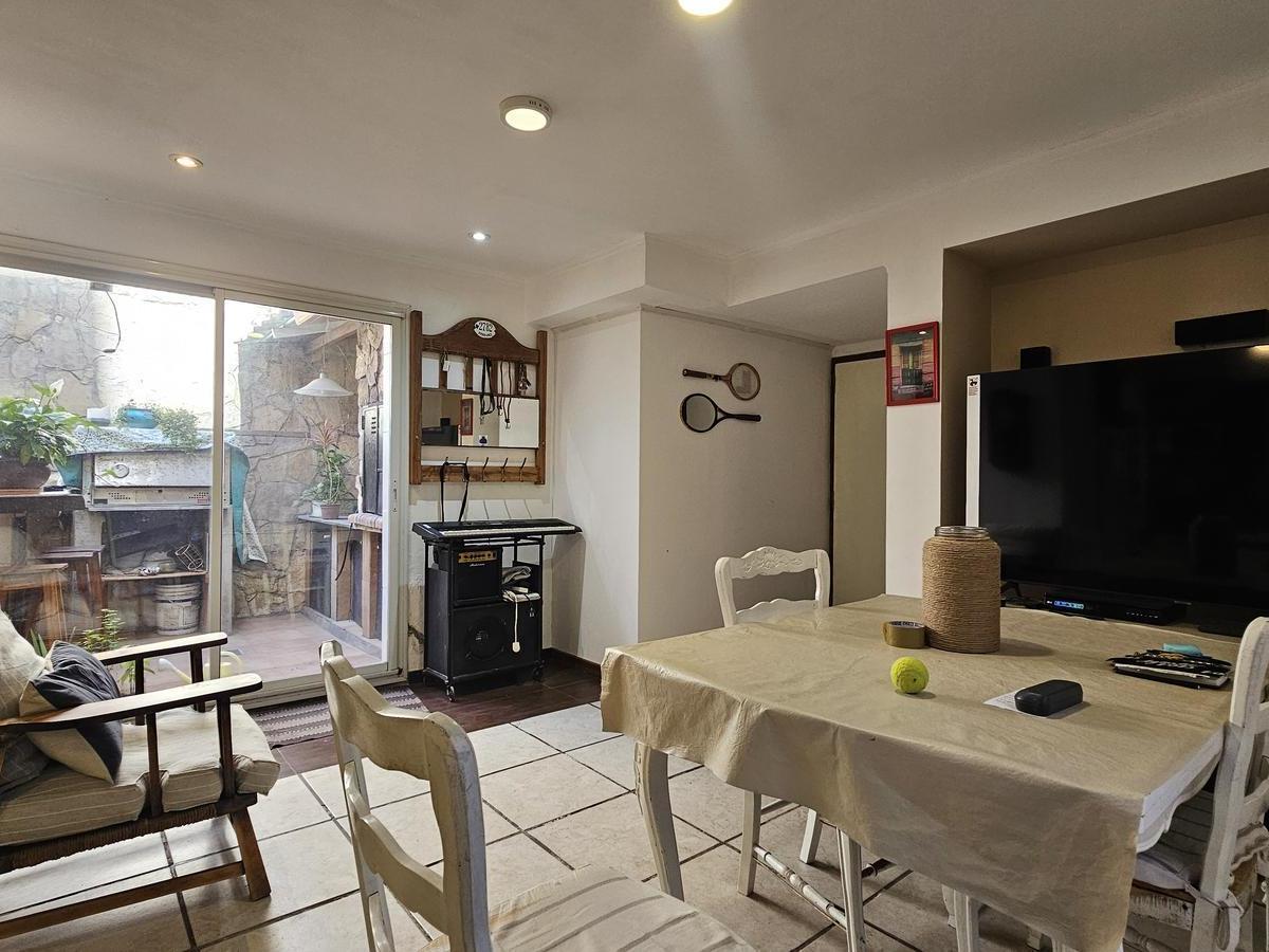 Venta - Casa de Cuatro Ambientes con Doble Patio y Departamento - Bs As 2782 5