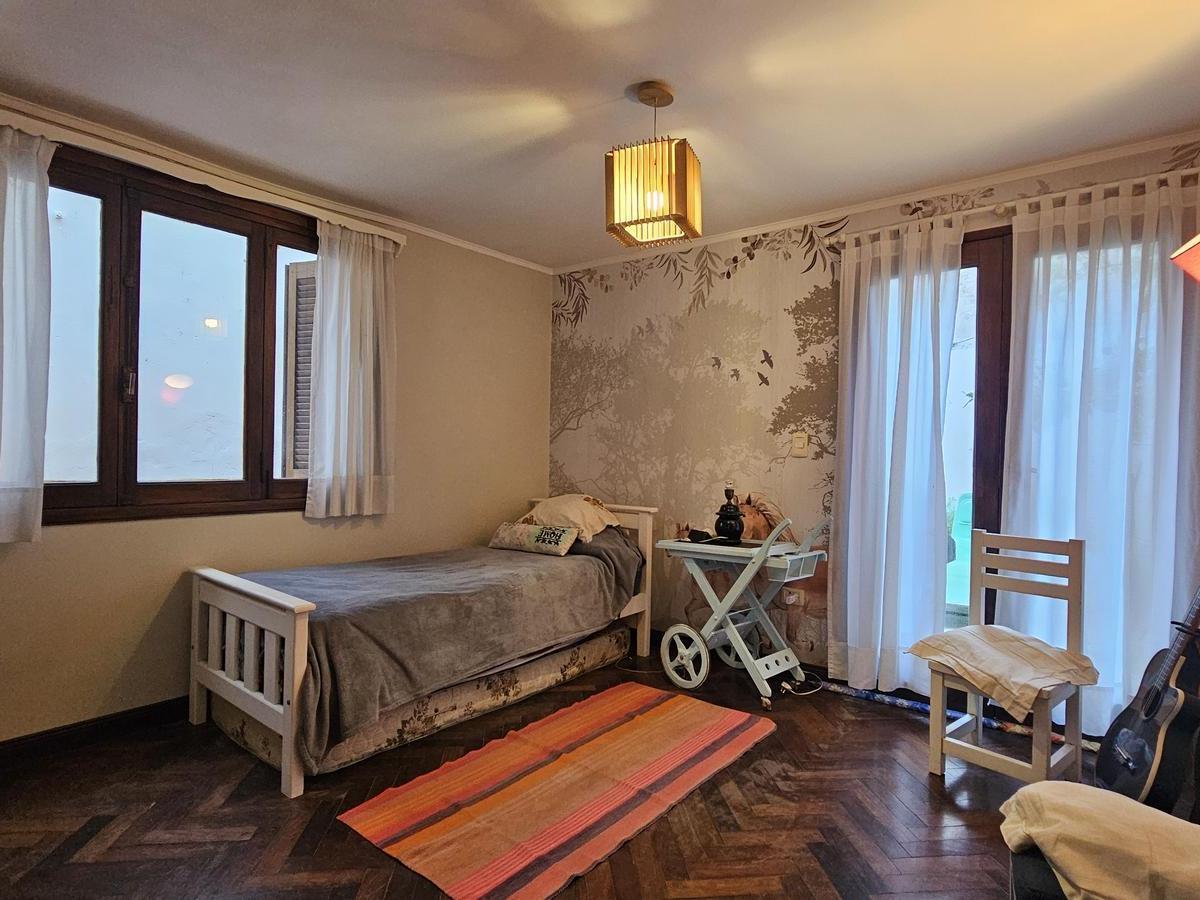 Venta - Casa de Cuatro Ambientes con Doble Patio y Departamento - Bs As 2782 4