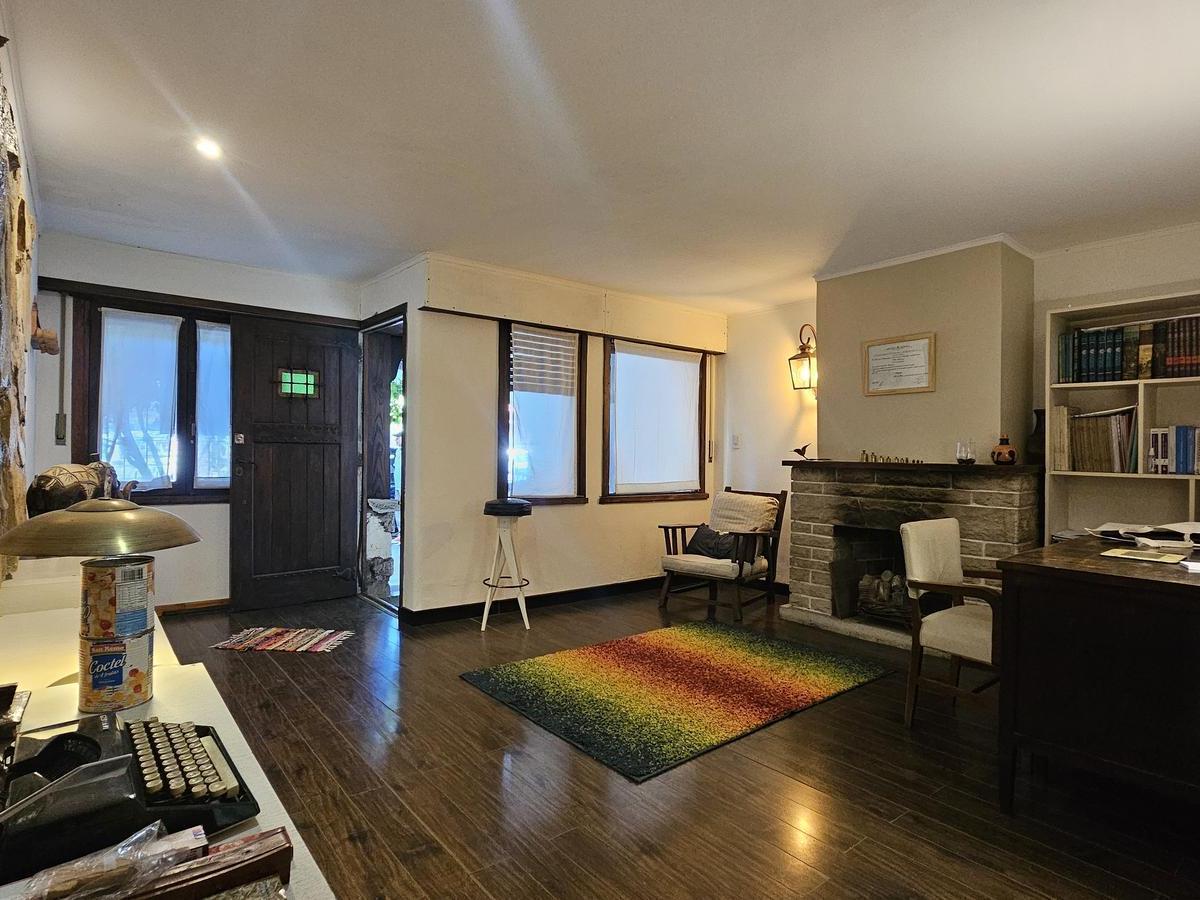 Venta - Casa de Cuatro Ambientes con Doble Patio y Departamento - Bs As 2782 1