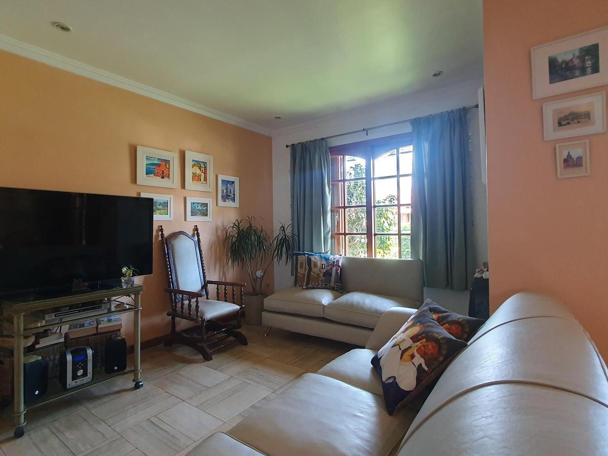 Venta - Chalet Cuatro Ambientes con Garage y Patio - Viamonte 4390 4