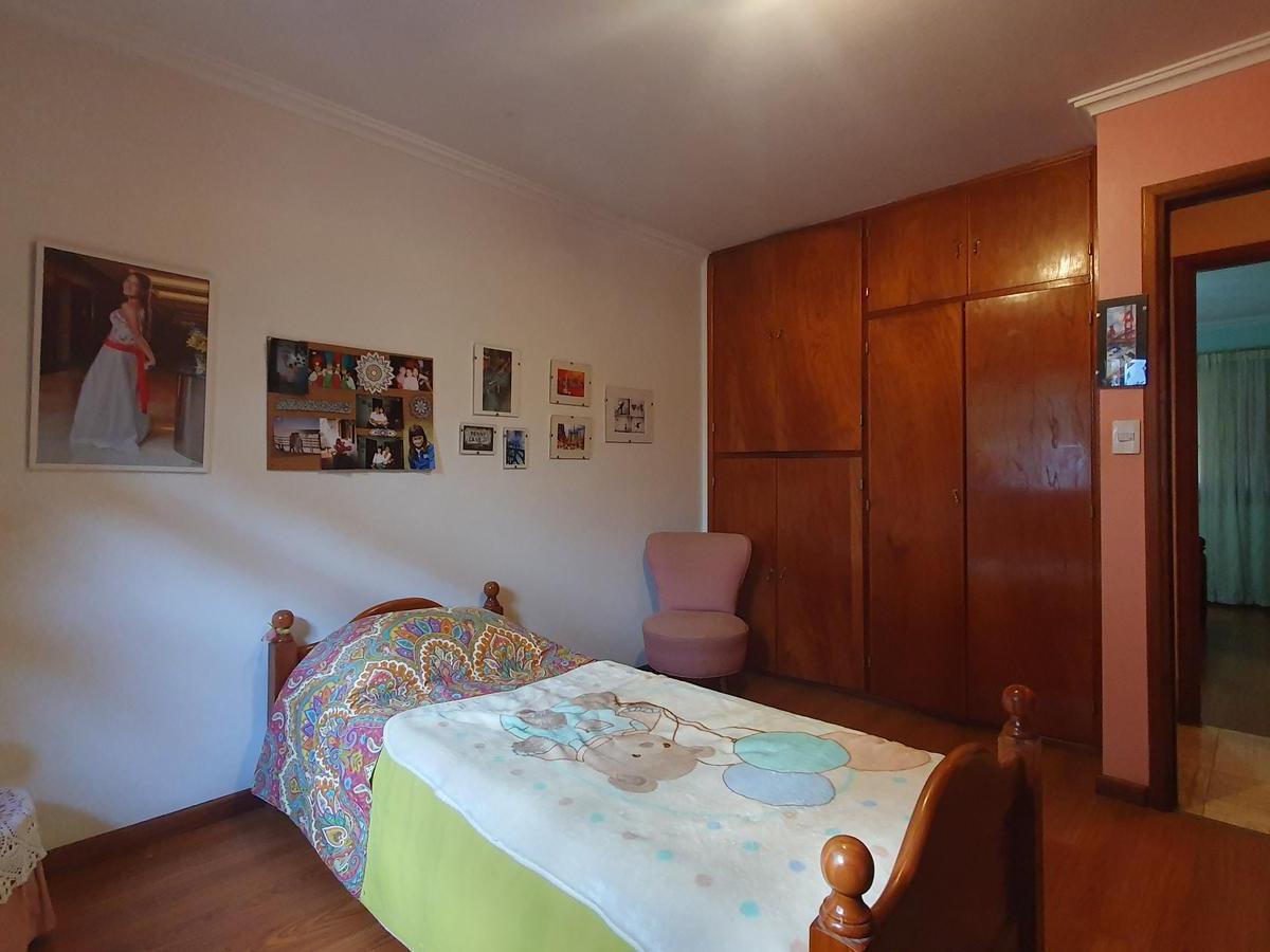 Venta - Chalet Cuatro Ambientes con Garage y Patio - Viamonte 4390 2