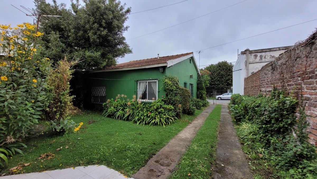Venta - Casa Cuatro Ambientes con Garaje y Departamento - Irala 6071 3