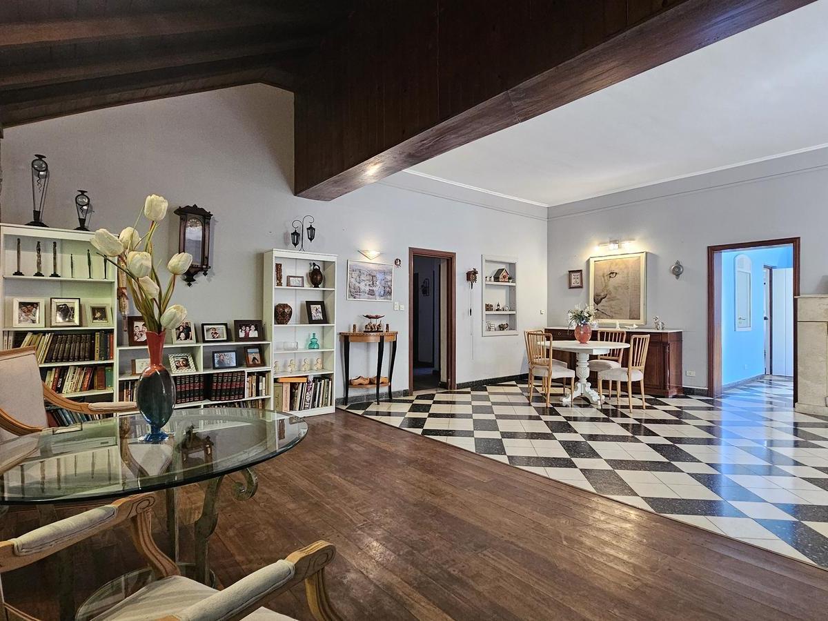 Venta - Chalet con Cuatro Dorm. Sobre Lote de 1380 m - Los Troncos 4