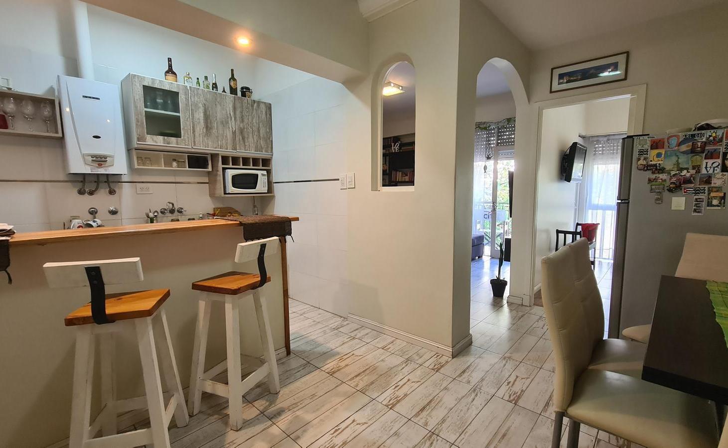 Alquiler temporario - Departamento dos ambientes con balcon al frente- Sarmiento 2431