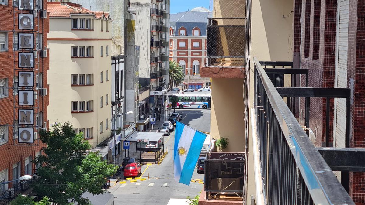 Alquiler temporario - Departamento dos ambientes a la calle - Belgrano 2270