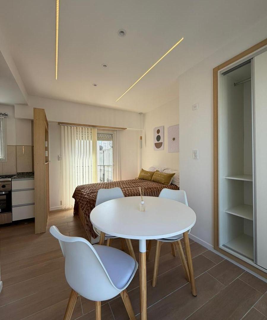 Venta - Departamento de un ambiente a la calle con balcon terraza - Buenos aires 2347