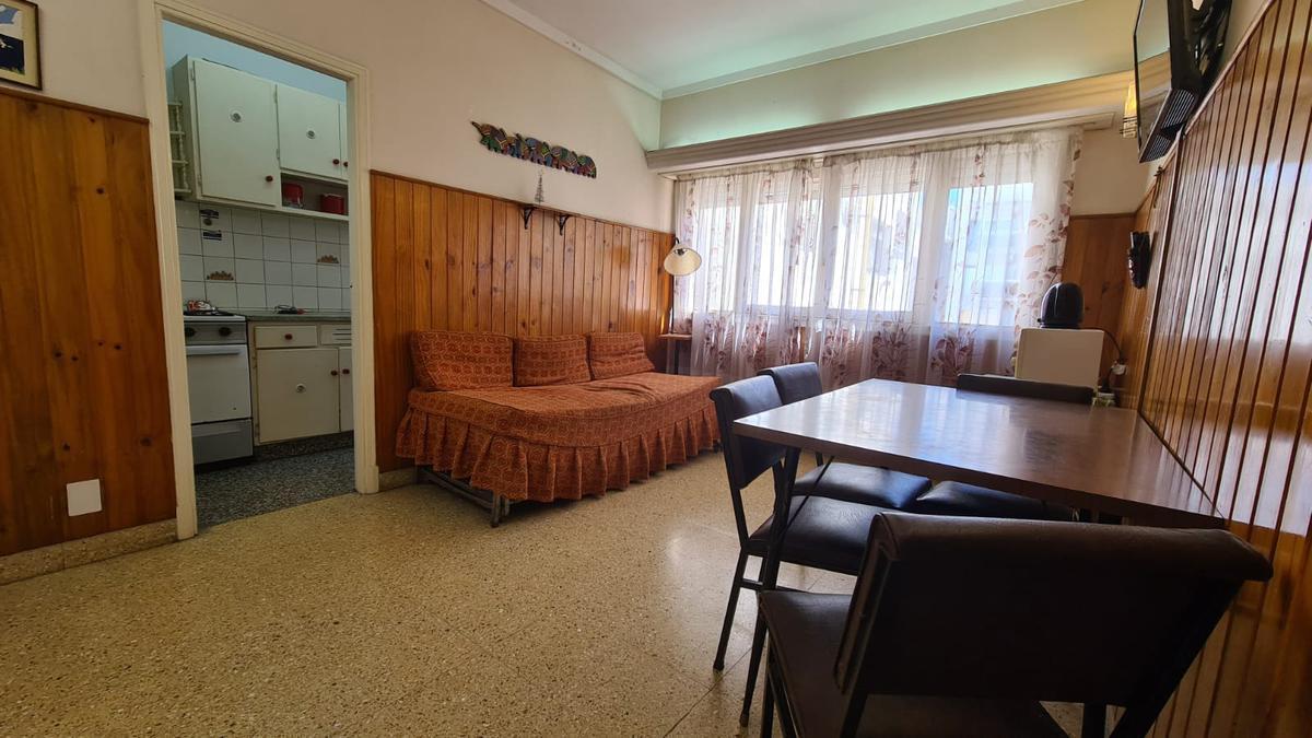 Alquiler temporario - Departamento dos ambientes contrafrente - Plaza Colon