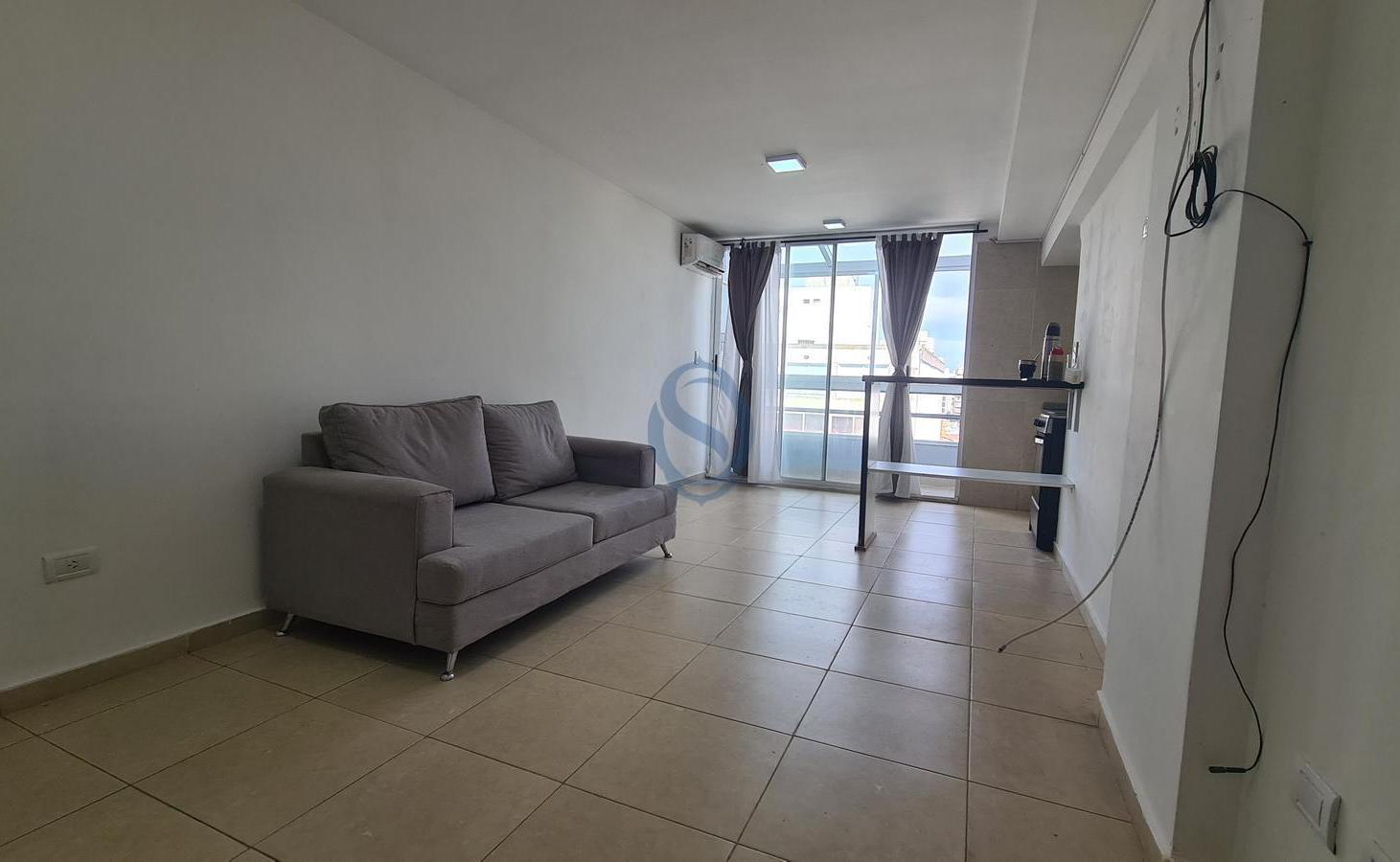Alquiler 24 meses - Tres ambientes en duplex a la calle con terraza propia - 11 de Septiembre