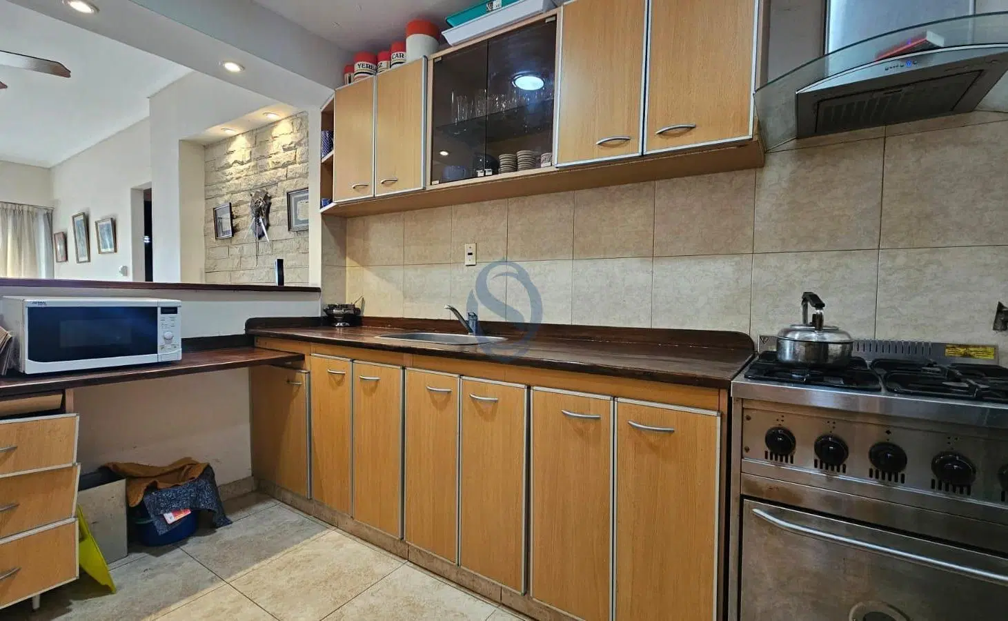 Alquiler 24 meses. 3 ambientes CON MUEBLES. Zona Plaza Colón 5
