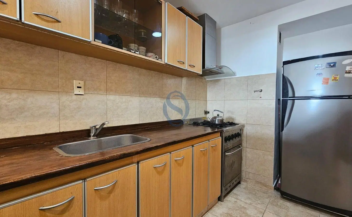Alquiler 24 meses. 3 ambientes CON MUEBLES. Zona Plaza Colón 4