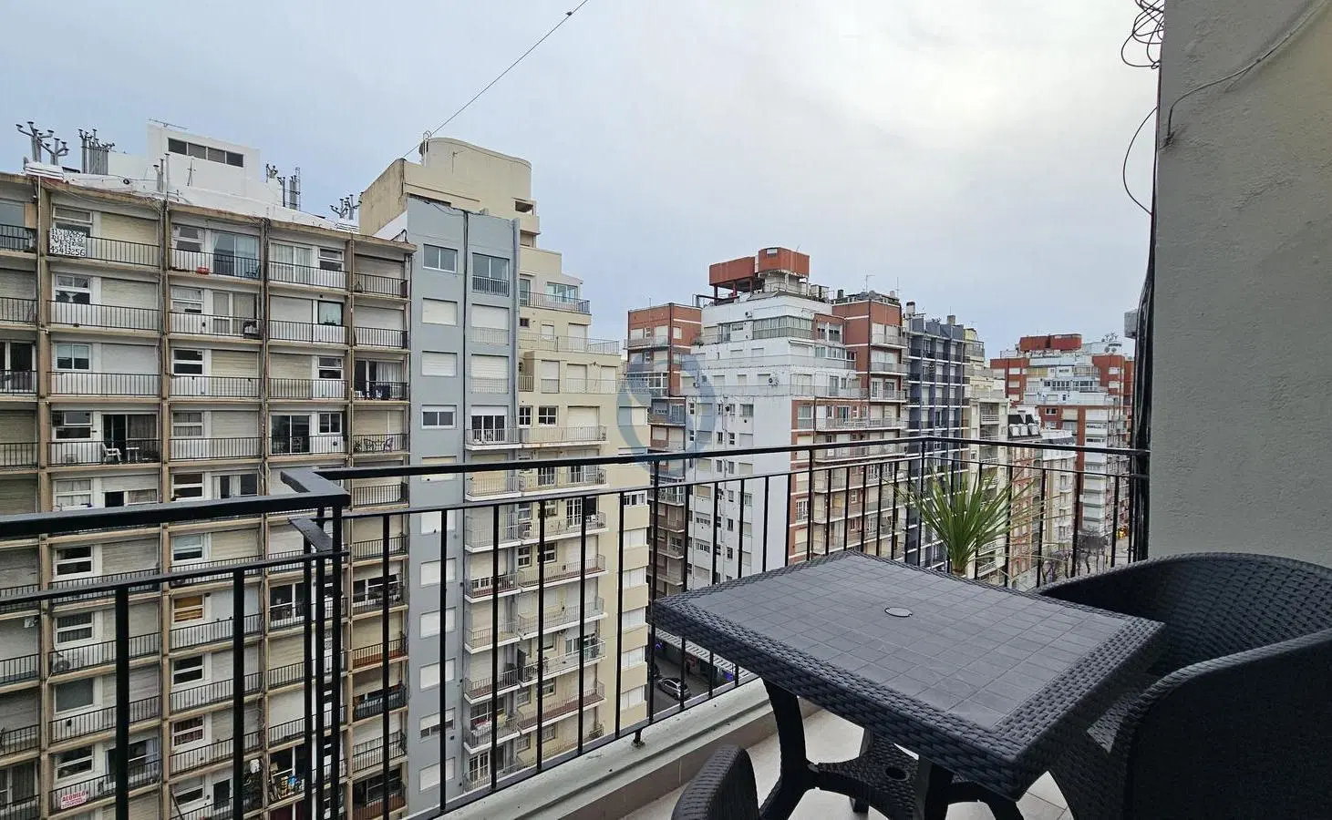 Venta - Departamento tres ambientes reciclados con balcon terraza - Av Colon 1865 1