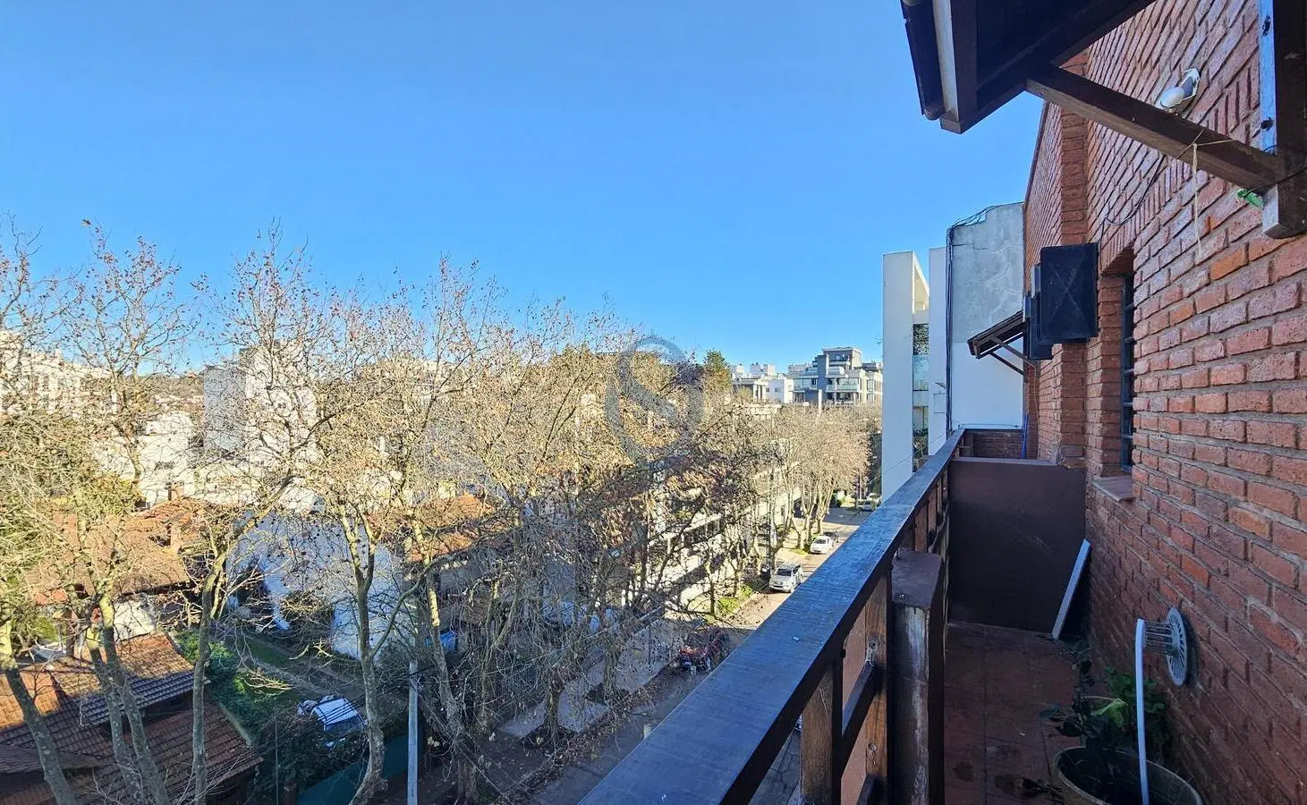 Venta - Departamento dos ambientes a la calle con balcon - Guemes 1