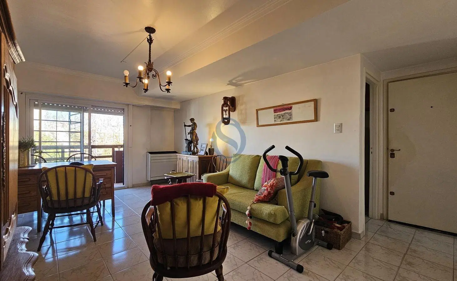 Venta - Departamento dos ambientes a la calle con balcon - Guemes 2