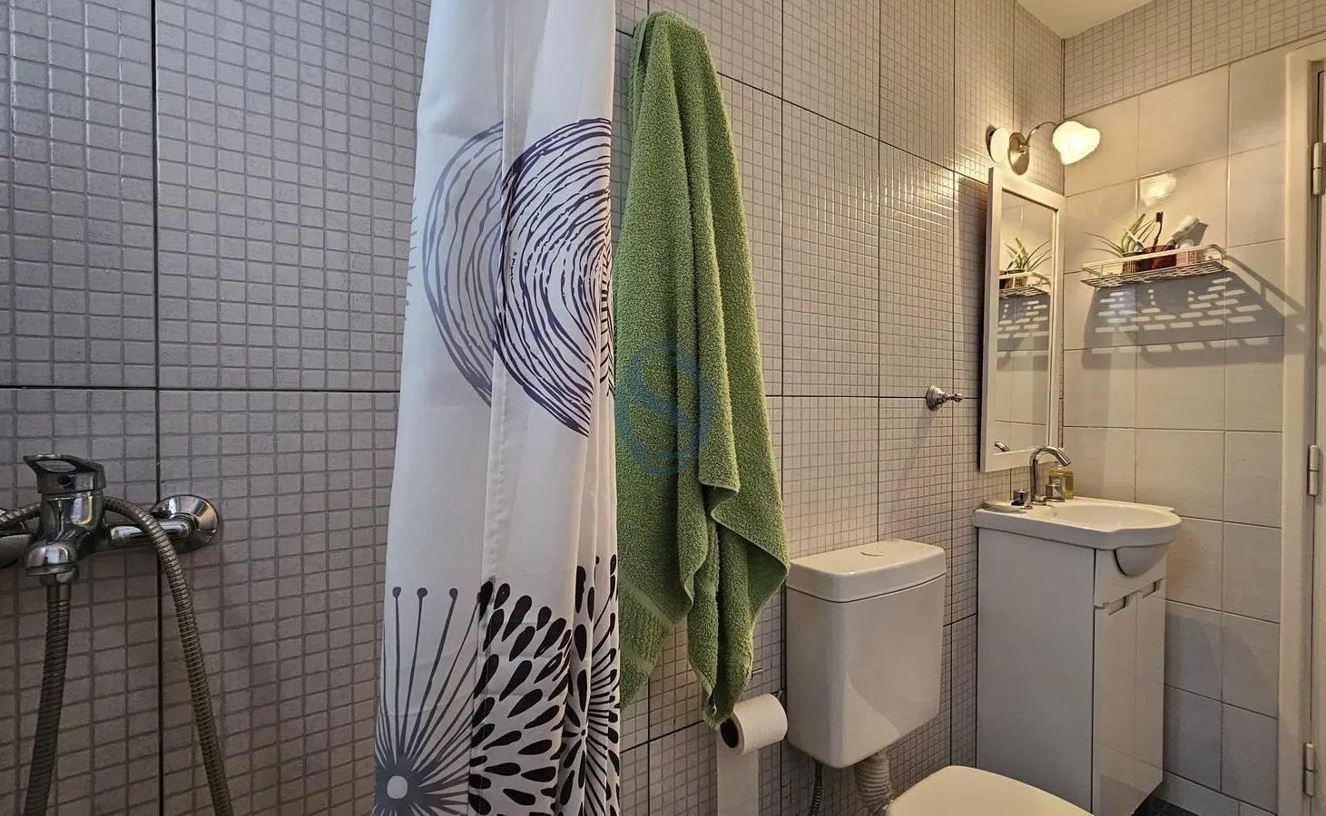 Venta - Departamento dos ambientes a la calle con balcon - Guemes 5