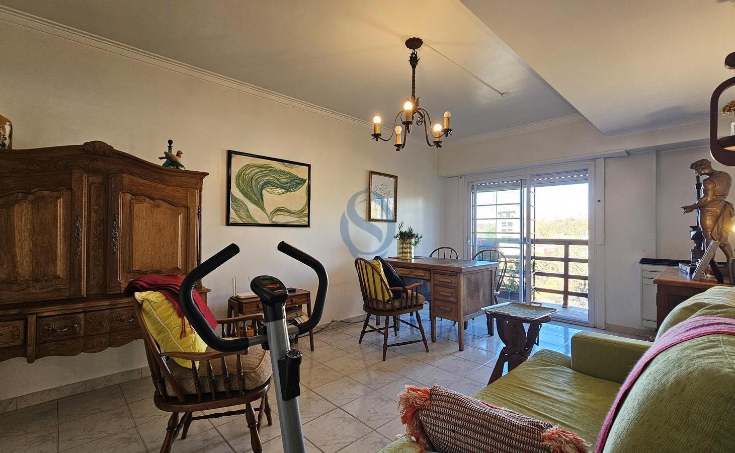 Venta - Departamento dos ambientes a la calle con balcon - Guemes