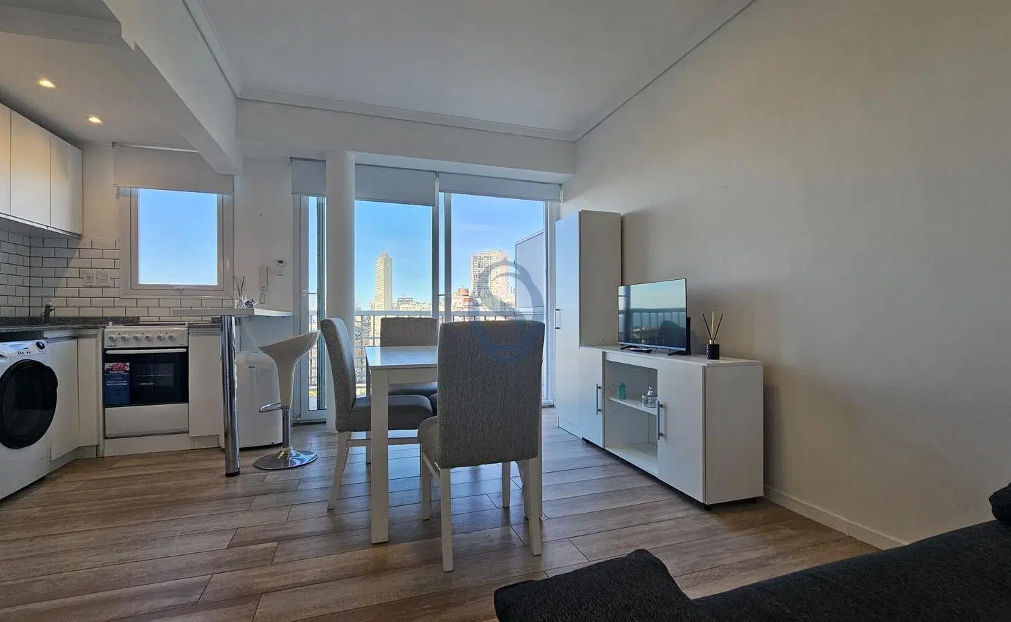 Venta - Departamento dos ambientes con balcon y vista a Plaza Colon - Buenos Aires 2097 2
