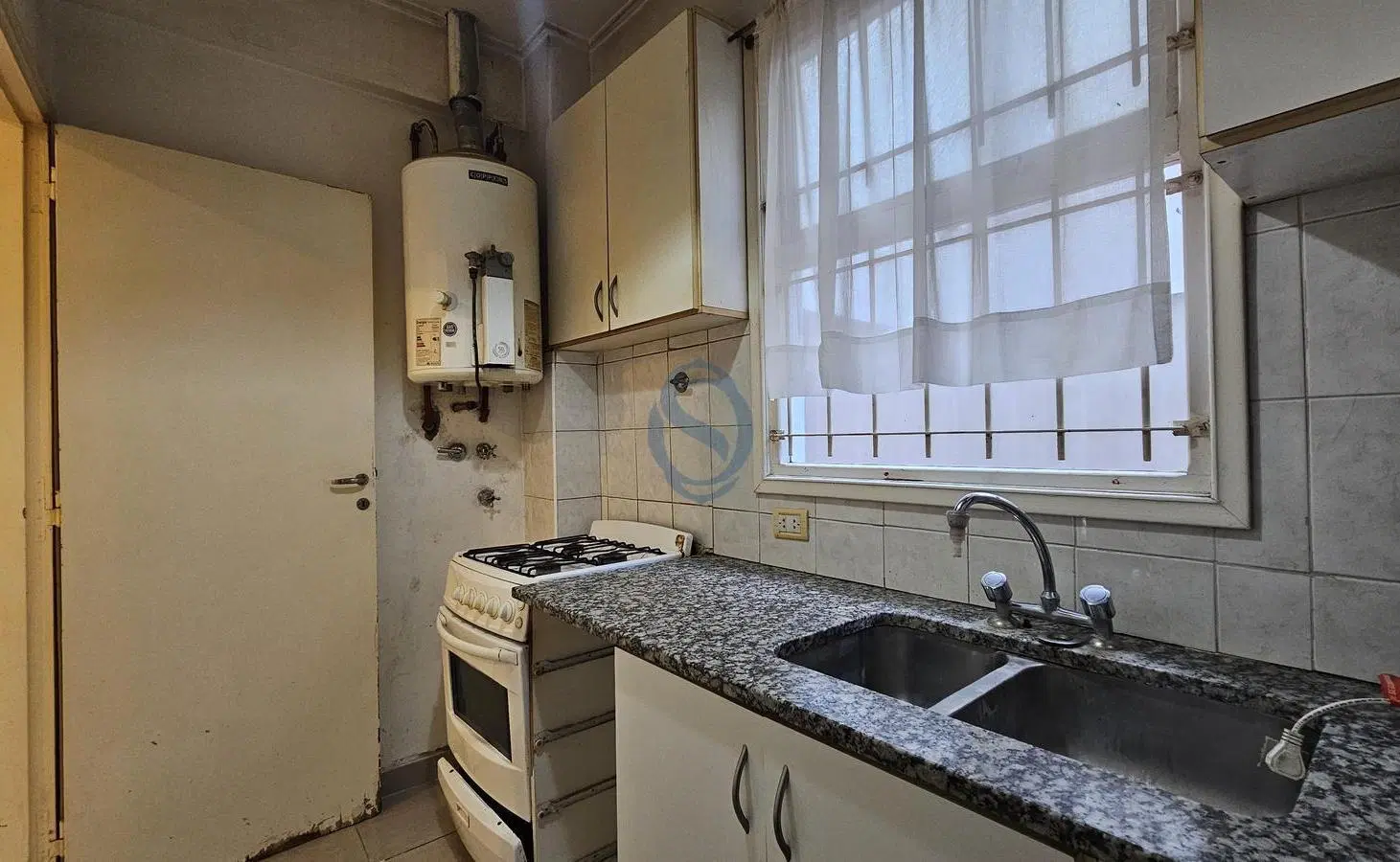 Alquiler 24 meses - Departamento monoambiente con patio - Catamarca 821 8