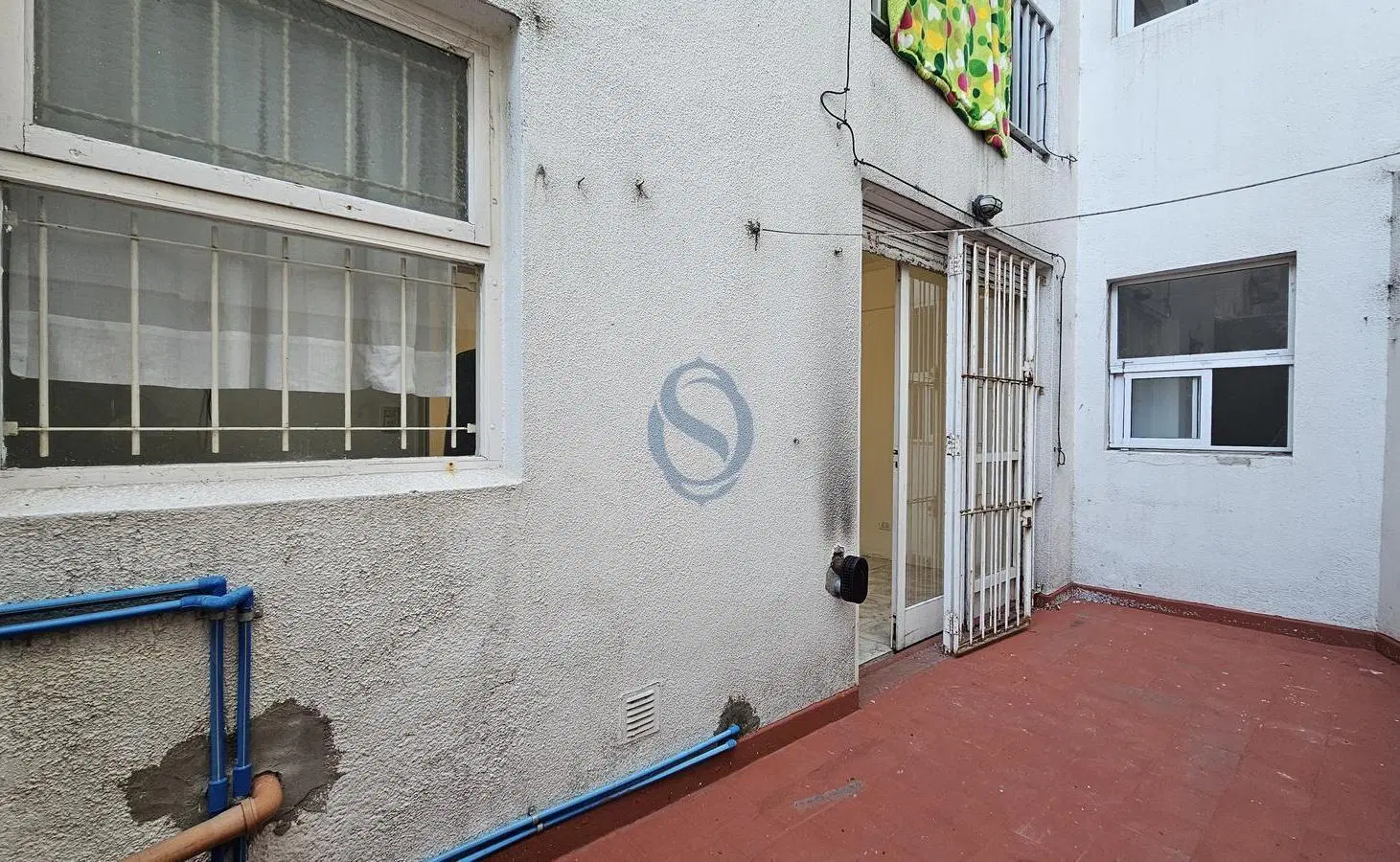 Alquiler 24 meses - Departamento monoambiente con patio - Catamarca 821 1