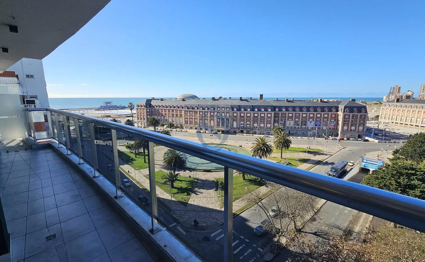 Venta Departamento dos ambientes a estrenar con vista abierta a Plaza Colon 8