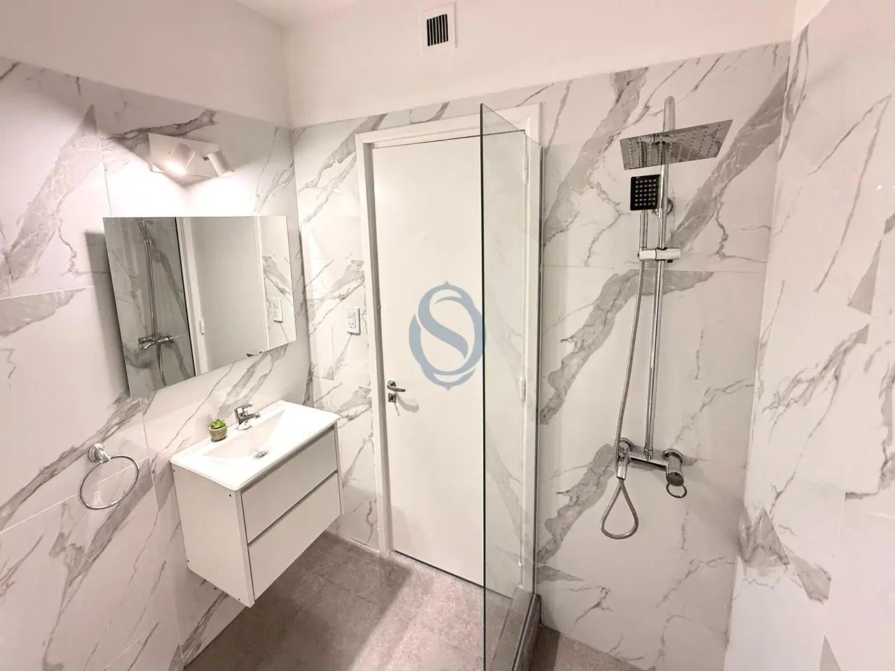 Venta - Departamento dos ambientes con balcon frances - Tucuman 2619 1