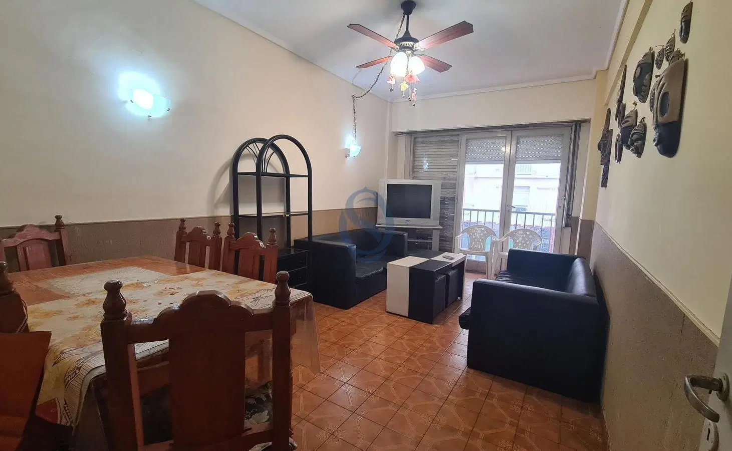 Dos ambientes con dependencia de servicio a la calle con balcon 2