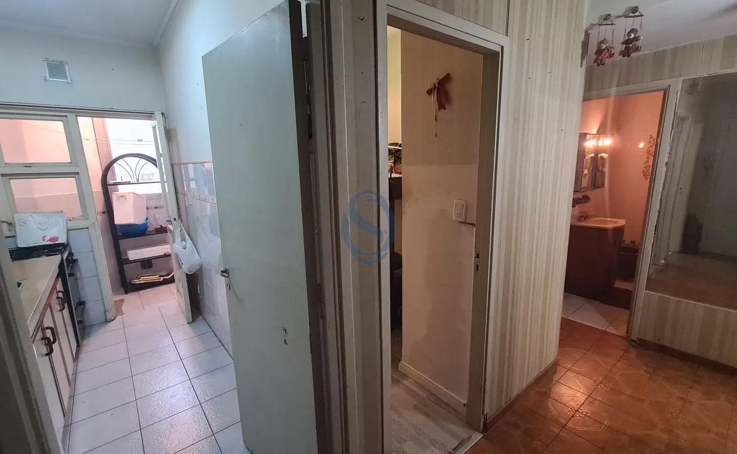 Dos ambientes con dependencia de servicio a la calle con balcon 5