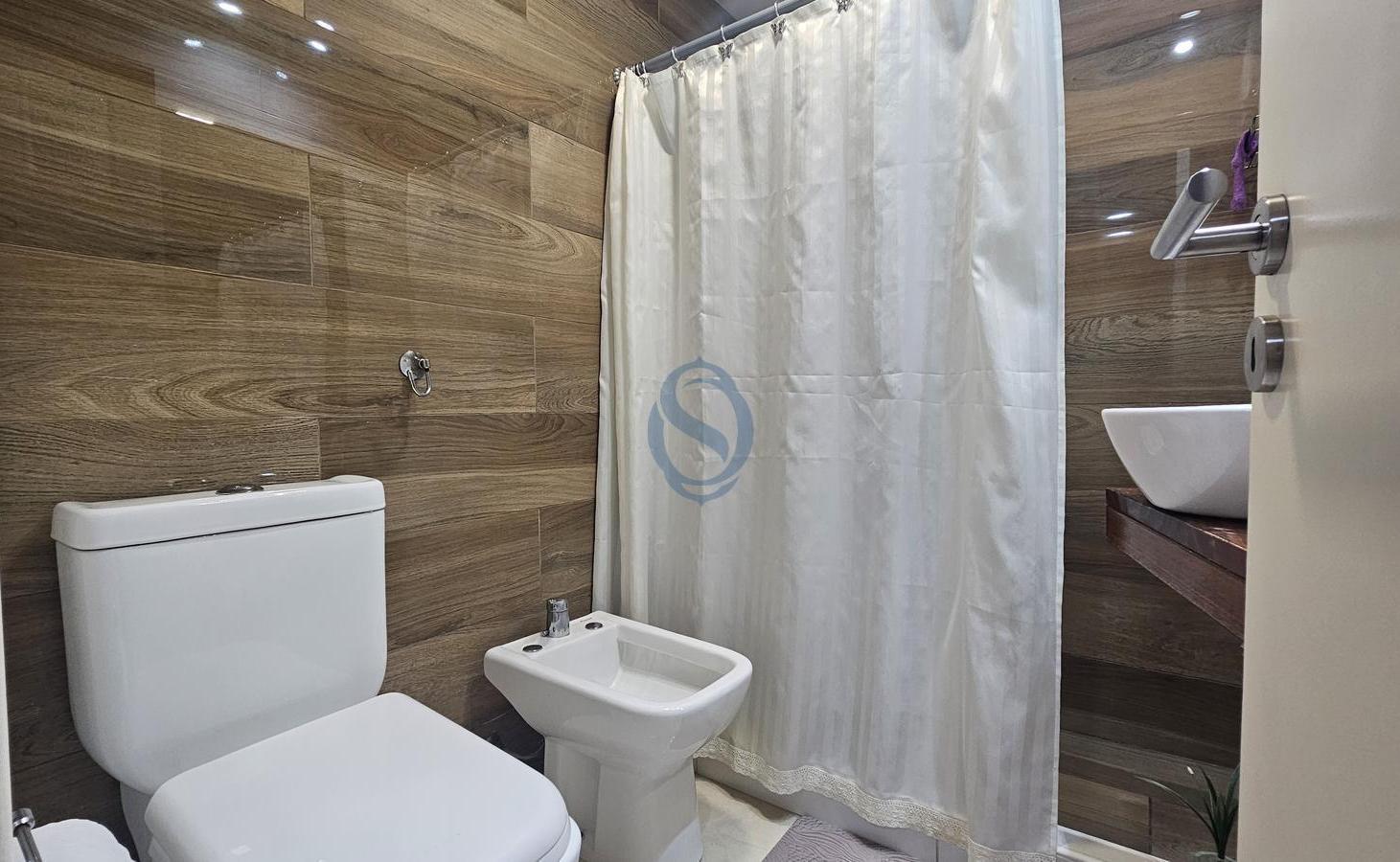 Foto de Venta departamento 2 ambientes c/ dep. de servicio. Zona Plaza Colón, imagen 3