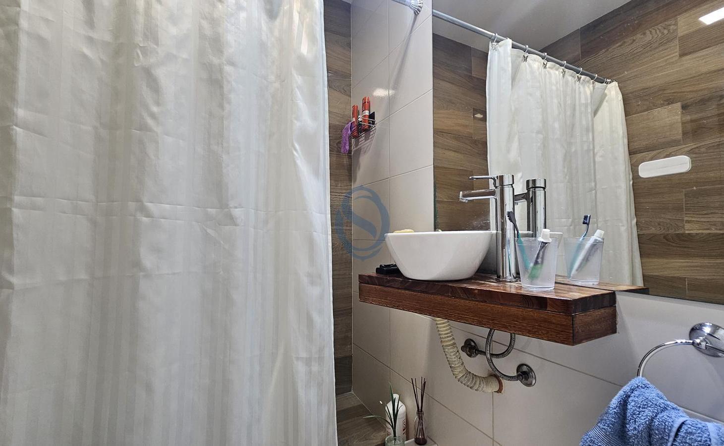 Foto de Venta departamento 2 ambientes c/ dep. de servicio. Zona Plaza Colón, imagen 1