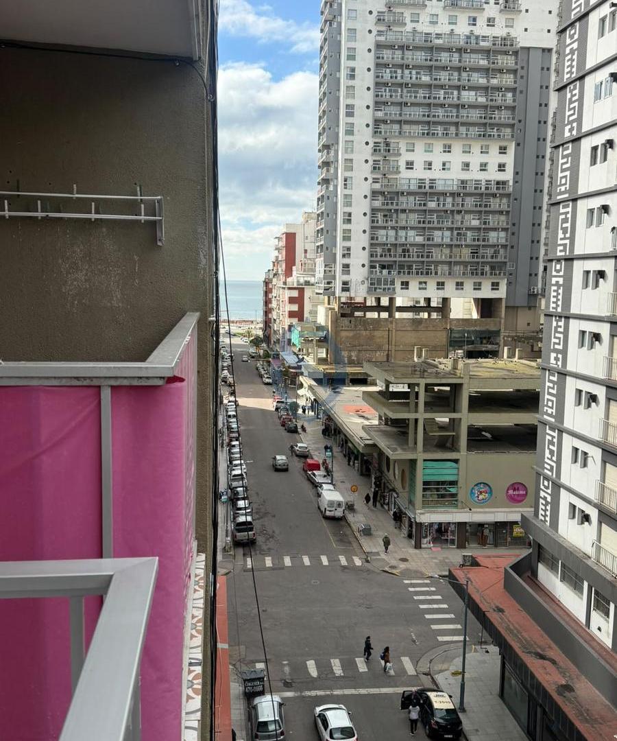 Foto de Venta - Departamento tres ambientes con balcon a la calle y cochera, imagen 3