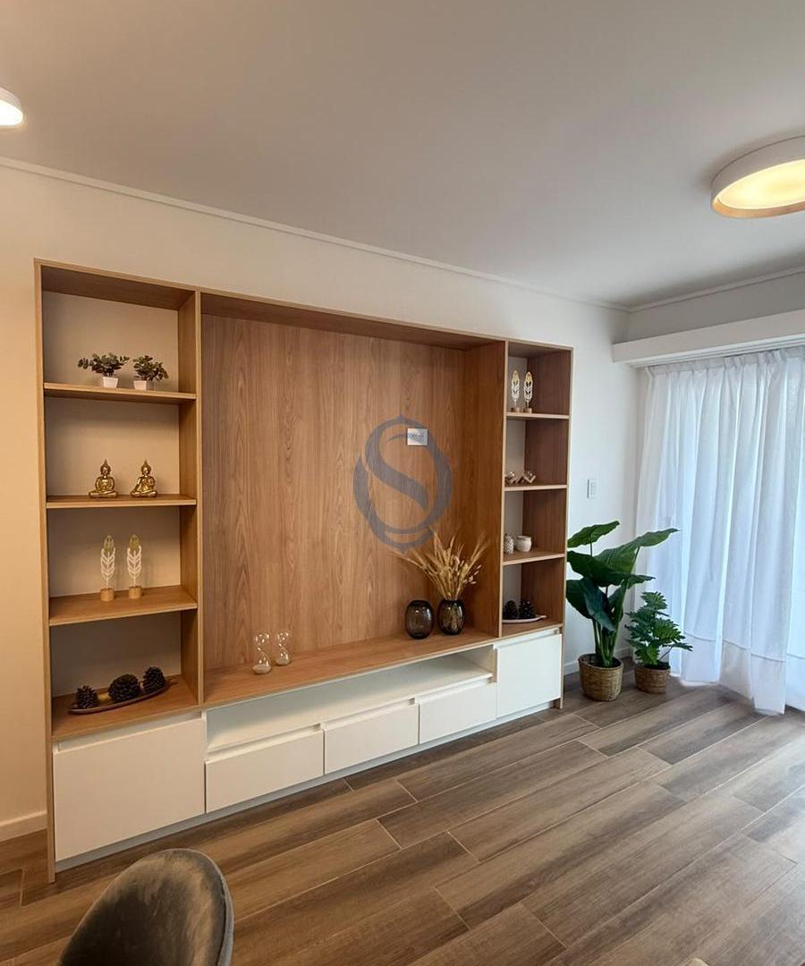 Foto de Venta - Departamento tres ambientes con balcon a la calle y cochera, imagen 1
