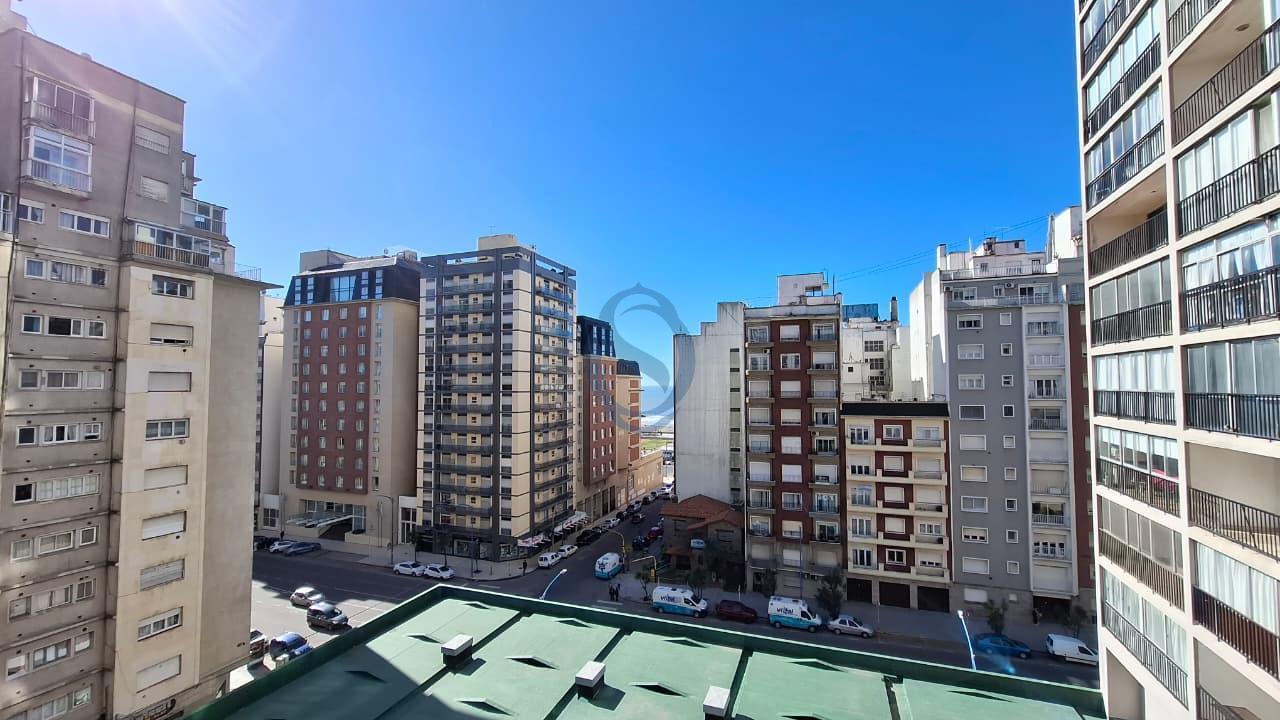 Foto de Alquiler 24 meses. Dos ambientes a la calle. Zona Hermitage, imagen 1
