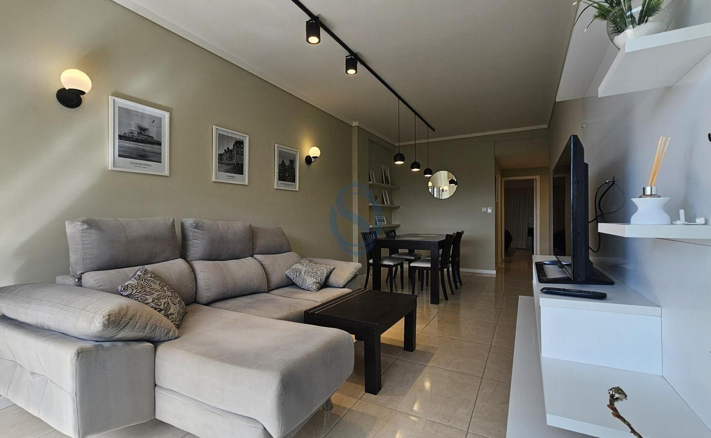 Venta - Departamento dos ambientes reciclado con balcón y vista a Plaza Colon - Av Colon 2056