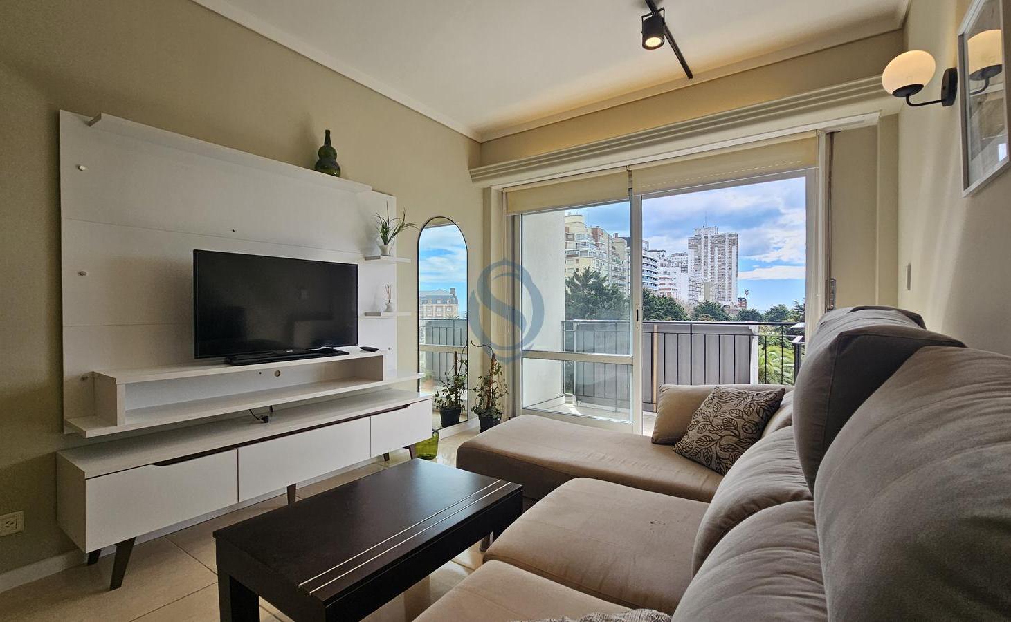 Foto de Venta - Departamento dos ambientes reciclado con balcón y vista a Plaza, imagen 3