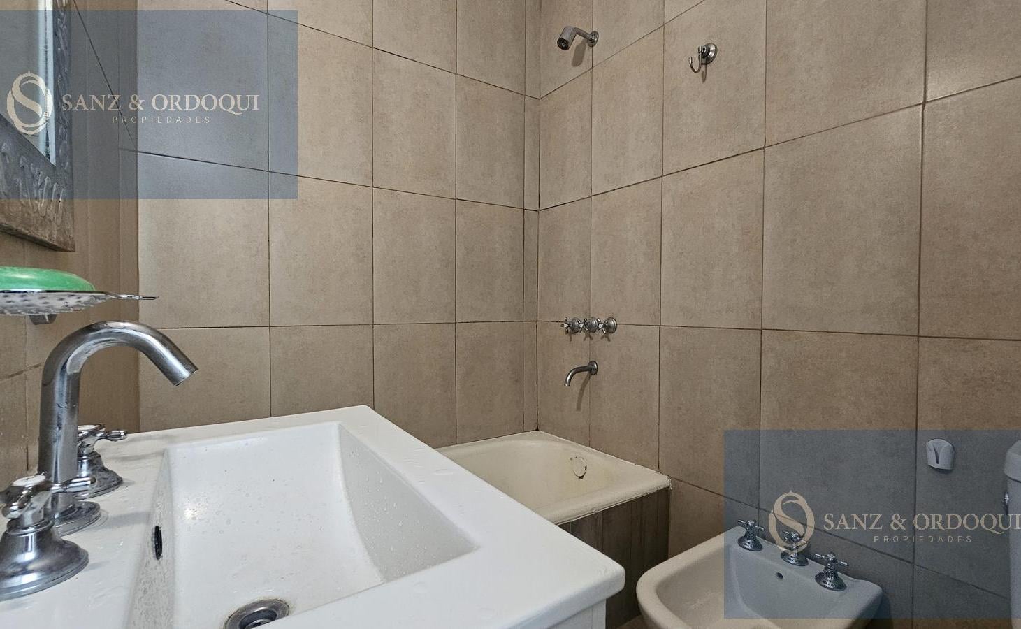Foto de Venta - Departamento dos ambientes al frente con balcón - Santa fe 1715, imagen 5