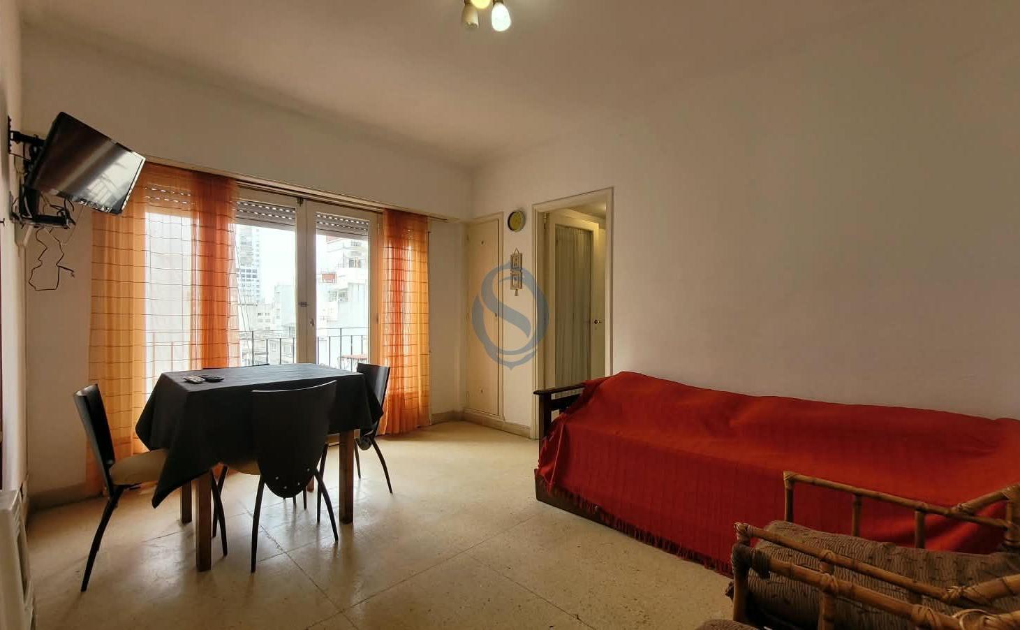 Foto de Venta - Departamento dos ambientes con balcón terraza - Santa fe 1685, imagen 3